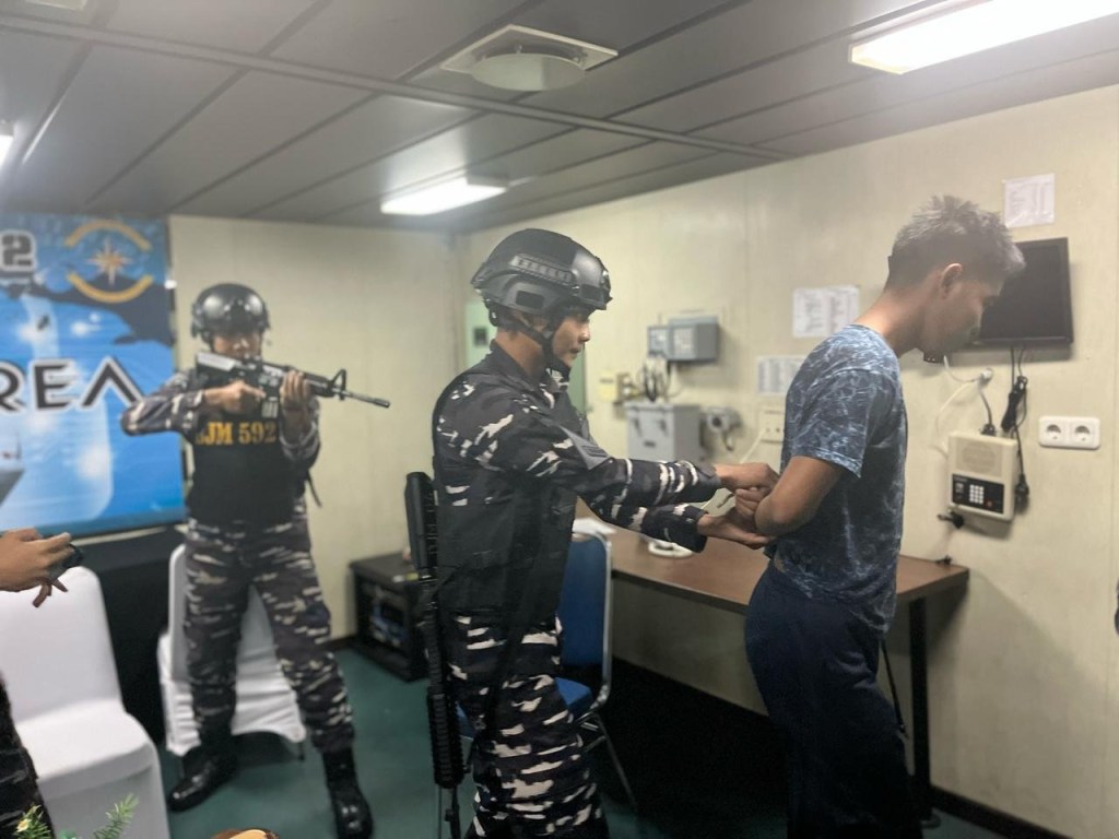 PRAJURIT KRI BANJARMASIN-592 LATIHAN VBSS GUNA TINGKATKAN KEAMANAN LAUT