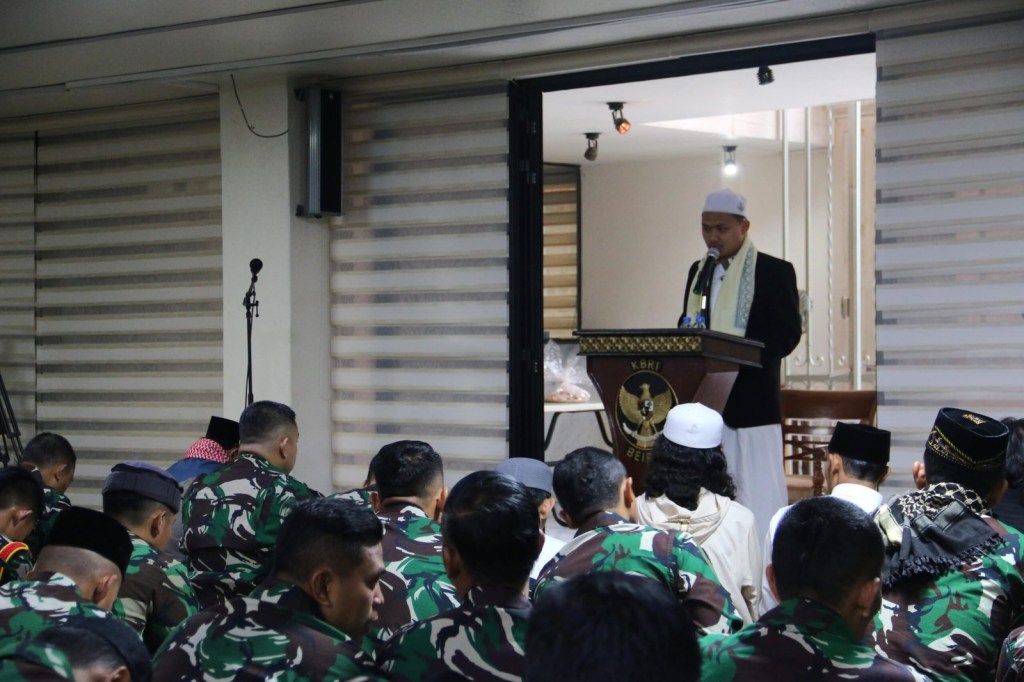 Satgas MTF TNI Konga XXVIII-O/UNIFIL Laksanakan Shalat Idul Fitri Bersama KBRI Beirut