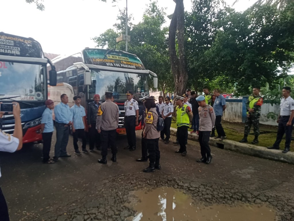 Pantau Arus Balik Lebaran, Kodim 0801/Pacitan Siagakan Personilnya Di Terminal Tipe A&nbsp;Pacitan