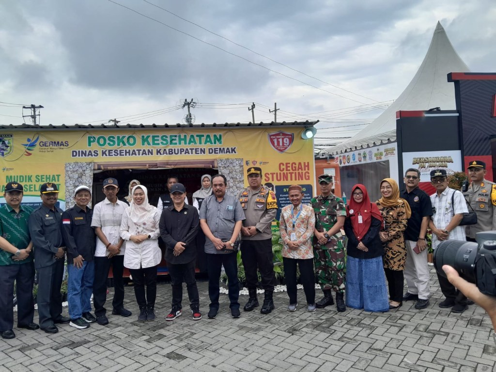 Dandim Bersama Bupati dan Jajaran Forkompimda Kabupaten Demak, Cek Pos Pam Lebaran&nbsp;2024