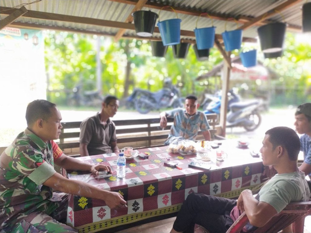 Masih Suasana Lebaran, Babinsa Koramil 02/KT Terus Tingkatkan Komsos dengan Warga Binaan