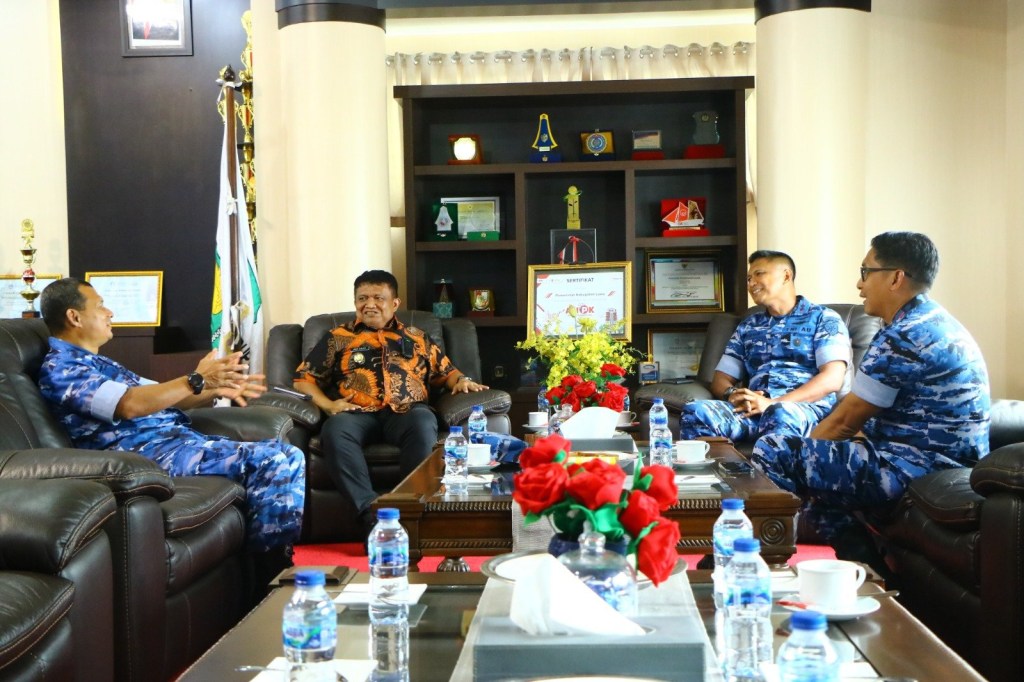 Danlanud Sultan Hasanuddin Dampingi Pangkoopsud II Tinjau Posko Induk Tanggap Darurat Bencana di Kabupaten Luwu